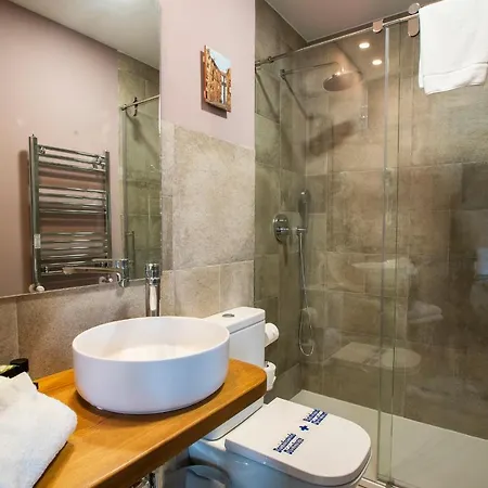 Sotopalacio Hsr Guest house Madrona