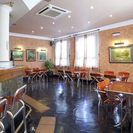 Sotopalacio Hsr בית הארחה Madrona