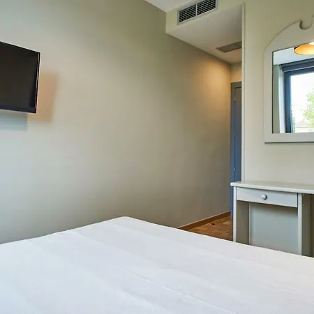 Sotopalacio Hsr בית הארחה Madrona